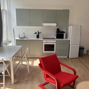 Quartier Européen: Bel appartement 1 chambre meublé, balcon