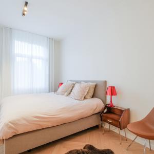 Molière/Pl. Constantin Meunier: Bel appartement rénové 2 ch.