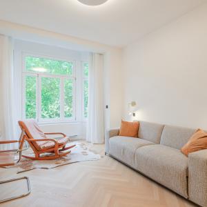 Molière/Pl. Constantin Meunier: Bel appartement rénové 2 ch.