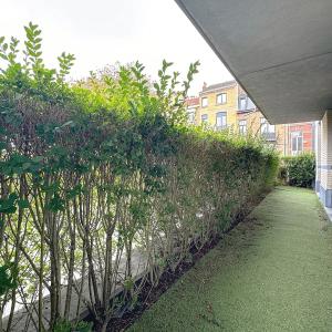 Messidor/Brugmann : Beau rez-de-chaussée avec jardinet