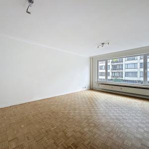 Square Ambiorix : Bel appartement rénové de 3 chambres