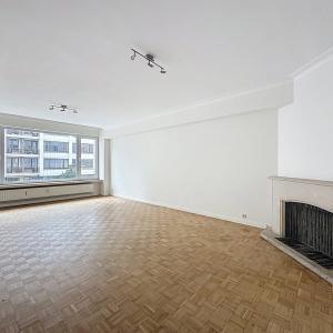 Square Ambiorix : Bel appartement rénové de 3 chambres