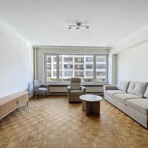 Square Ambiorix : Bel appartement rénové et meublé de 3 ch