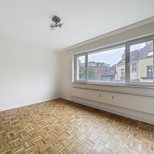 Square Ambiorix : Bel appartement rénové et meublé de 3 ch