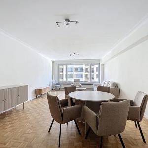 Square Ambiorix : Bel appartement rénové et meublé de 3 ch