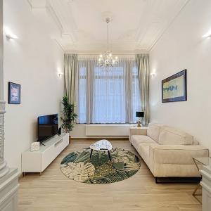 Quartier Européen – Superbe duplex 1 ch. + bureau meublé