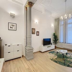 Quartier Européen – Superbe duplex 1 ch. + bureau meublé