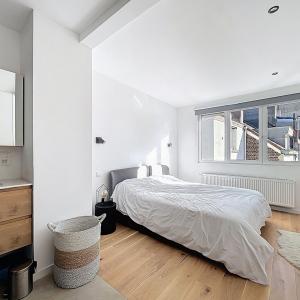 Hôtel des Monnaies : Superbe duplex penthouse meublé 3 ch.