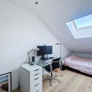 Hôtel des Monnaies : Superbe duplex penthouse meublé 3 ch.