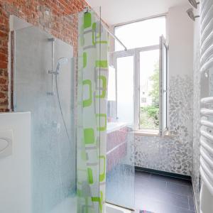 Pl. Louise: Immeuble de rapport rez commercial + 2 apparts