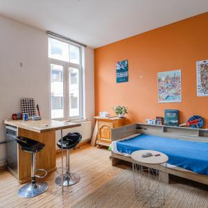 Pl. Louise: Immeuble de rapport rez commercial + 2 apparts