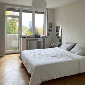 Cambre/ Etoile: Magnifique appartement 2 chambres + bureau 