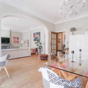 Pl. Stéphanie, superbe appartement 3 chambres + garage