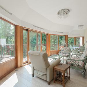 Béchet/Baron d'Huart: Magnifique villa, jardin sud, 2 garages