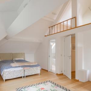 Béchet/Baron d'Huart: Magnifique villa, jardin sud, 2 garages