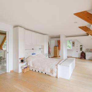 Béchet/Baron d'Huart: Magnifique villa, jardin sud, 2 garages