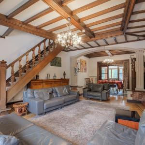 Béchet/Baron d'Huart: Magnifique villa, jardin sud, 2 garages