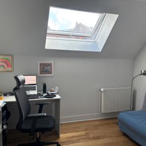 Cinquantenaire: maison rénovée terrasse 3ch., bur., dressing