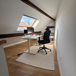 Cinquantenaire: maison rénovée terrasse 3ch., bur., dressing