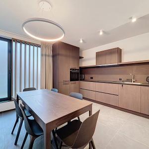 Montgomery/Cinquantenaire: Somptueux penthouse meublé neuf