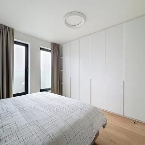 Montgomery/Cinquantenaire: Somptueux penthouse meublé neuf