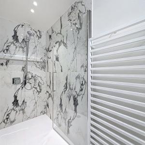 Montgomery/Cinquantenaire: Somptueux penthouse meublé neuf