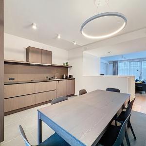 Montgomery/Cinquantenaire: Somptueux penthouse meublé neuf