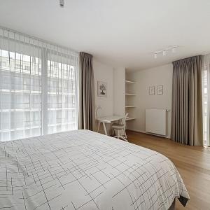 Montgomery/Cinquantenaire: Somptueux penthouse meublé neuf