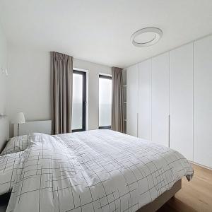 Montgomery/Cinquantenaire: Somptueux penthouse meublé neuf