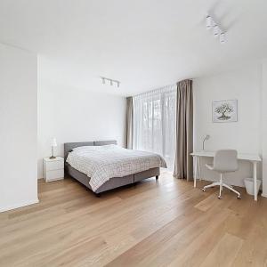 Montgomery/Cinquantenaire: Somptueux penthouse meublé neuf