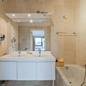 Molière/Pl. C. Meunier : Appartement 2 ch, terrasse + jardin