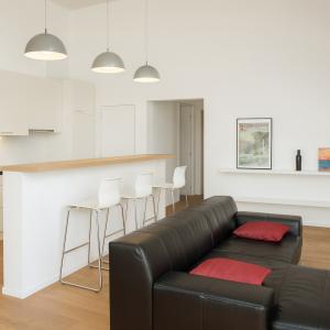 Châtelain : Beau duplex rez-de-chaussée avec jardin