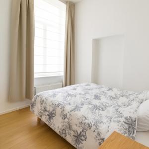 Châtelain : Beau duplex rez-de-chaussée avec jardin