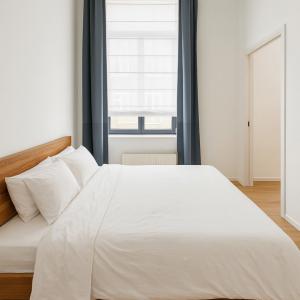 Châtelain : Beau duplex rez-de-chaussée avec jardin