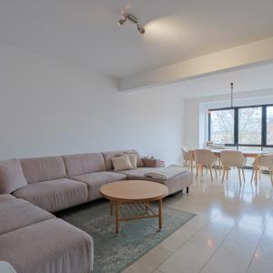 Molière/Pl. C.Meunier : Appartement 2 ch, terrasse + parking