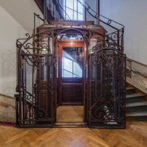 Place Brugmann : bel appartement rénové 4 chambres