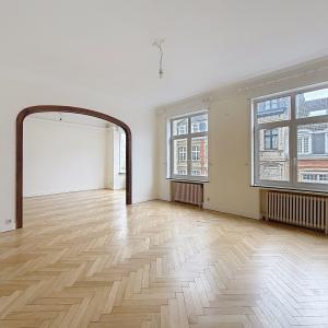 Pl. Brugmann / Châtelain : Bel appartement de caractère 