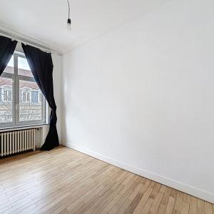 Pl. Brugmann / Châtelain : Bel appartement de caractère 