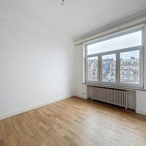 Pl. Brugmann / Châtelain : Bel appartement de caractère 