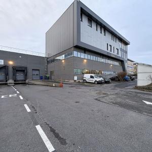 Forest / Drogenbos : Plateau de bureaux neuf ± 400 m² 