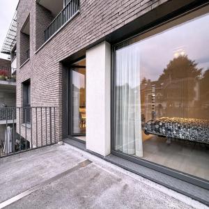 Place Saint-Job : Beau studio meublé moderne + terrasse