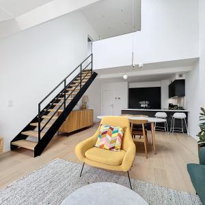 Bruxelles Centre : Joli duplex 2 chambres meublé + terrasse