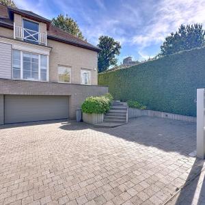 Dolez : Belle maison 3 façades + jardin + garage