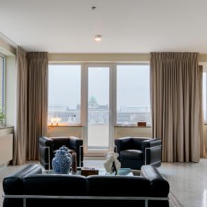 Cinquantenaire, penthouse full rénové 220m²