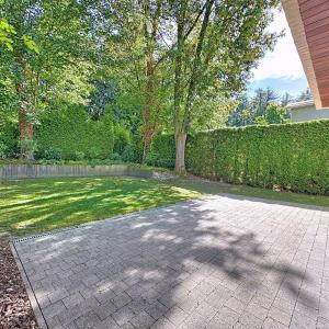 Dolez : Belle maison 3 façades + jardin + garage