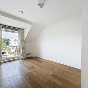 Dolez : Belle maison 3 façades + jardin + garage