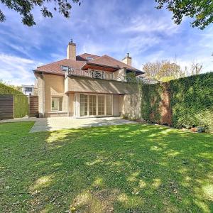 Dolez : Belle maison 3 façades + jardin + garage