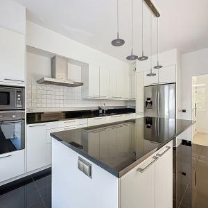 Dolez : Belle maison 3 façades + jardin + garage