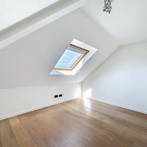 Dolez : Belle maison 3 façades + jardin + garage