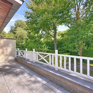 Dolez : Belle maison 3 façades + jardin + garage